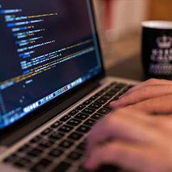 我突然明白了：删掉又发回的消息这件事，我到现在还越想越清醒